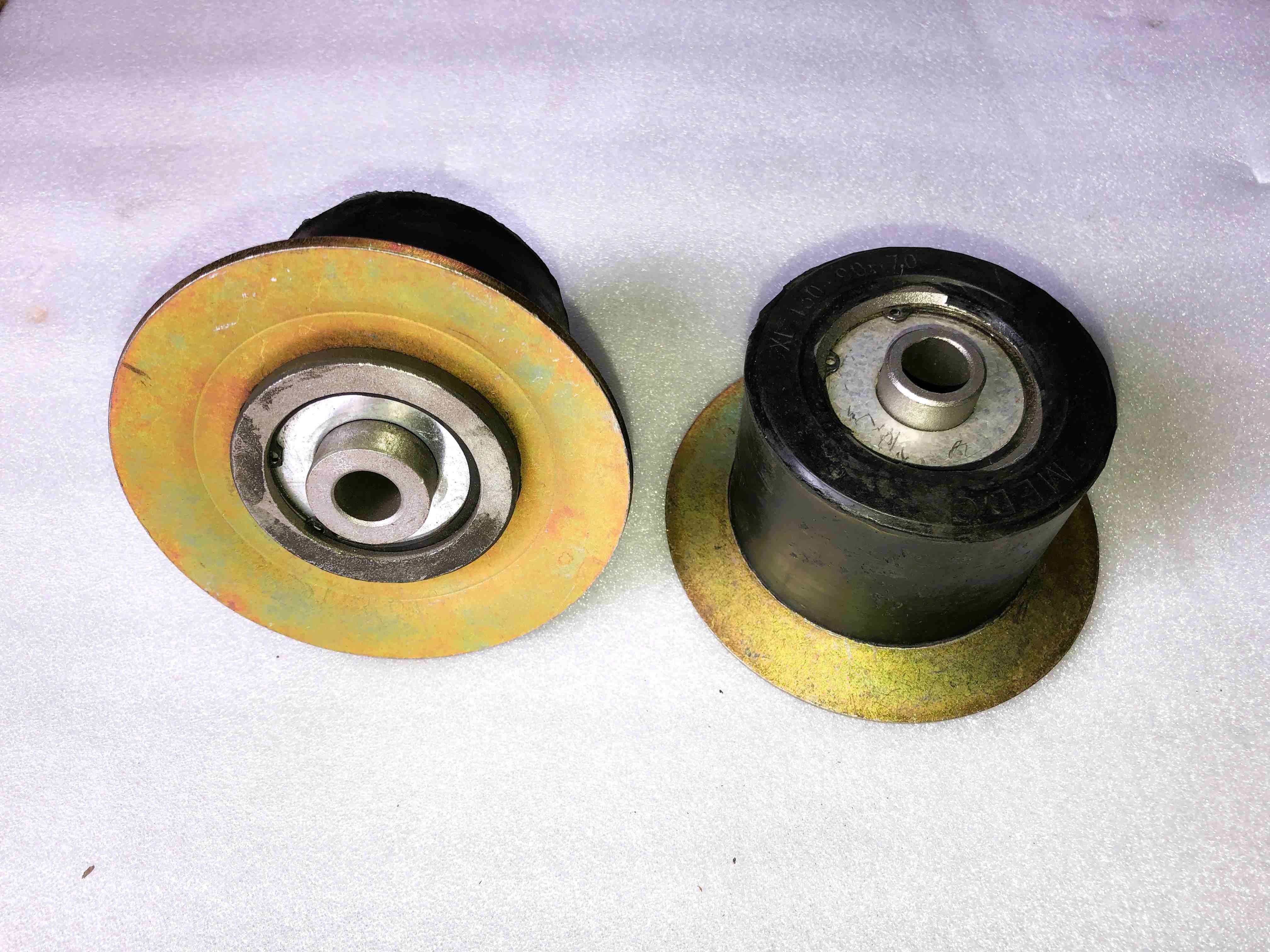 Ролик ø 90 с фланцем  ø 132 x 56 x 16 (Резина)